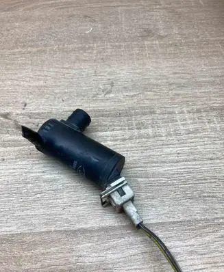 Ford Transit Windscreen/windshield washer pump 93BB17K624AA WITHPLUG