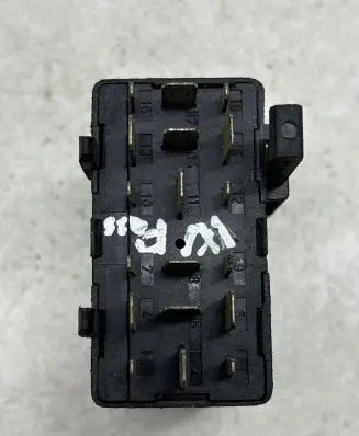Volkswagen PASSAT B4 Other relay 028906124A 05340430