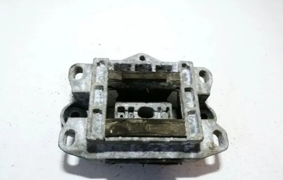 Ford Mondeo Mk III Engine mount bracket 95bb9b929aa
