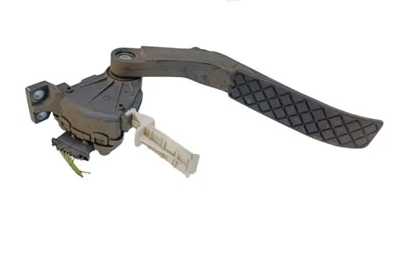 Volkswagen Touareg I Accelerator throttle pedal 7L6721507