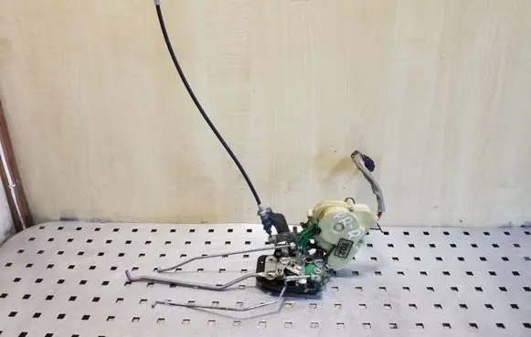 KIA Sorento Front door lock