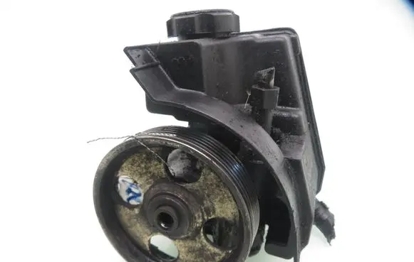 Peugeot 206 Power steering pump 26079834QL 9638931980