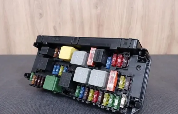 Mercedes-Benz E C207 W207 Central body control module 2129006012 A2129006012