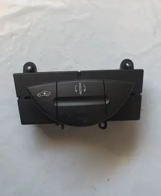 Mercedes-Benz CLS C219 Suspension ride height/mode switch 2118217158