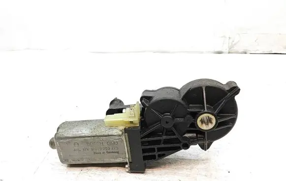 Mercedes-Benz CLS C219 Seat adjustment motor 0390203275