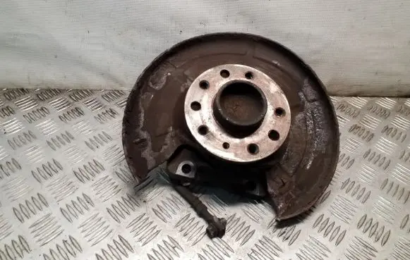 Rear wheel hub spindle/knuckle