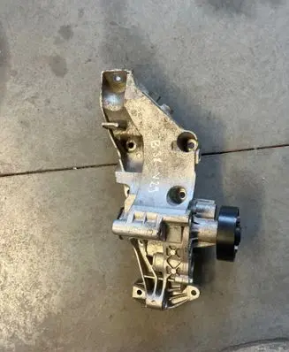 BMW 1 F20 F21 Generator/alternator bracket 7644804