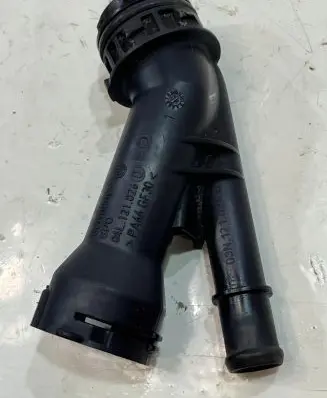Volkswagen PASSAT B8 Thermostat housing 03N121026B