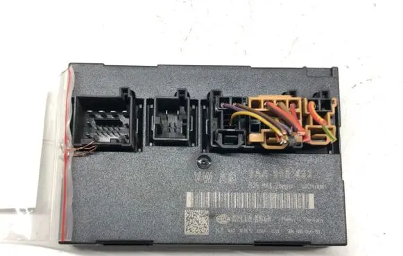 Volkswagen PASSAT B7 Central body control module 3AA959433