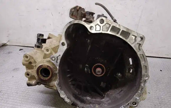 KIA Cerato Manual 5 speed gearbox J51873