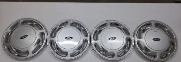 Ford Mondeo MK II R15 wheel hub/cap/trim F58A1130CB