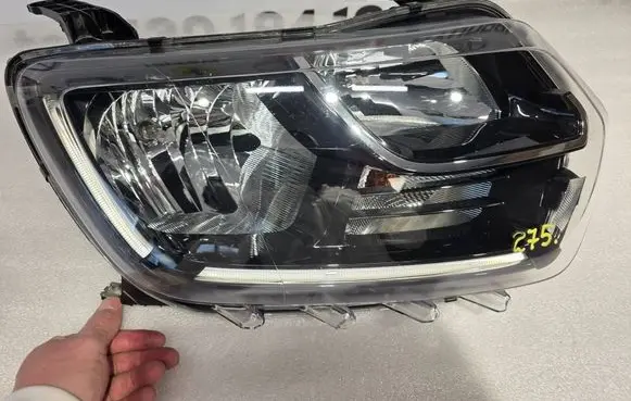 Dacia Duster II Headlight/headlamp 260101133R