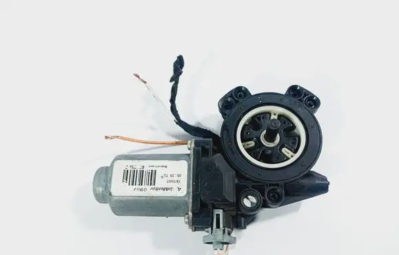 Renault Twingo II Front door window regulator motor 181007