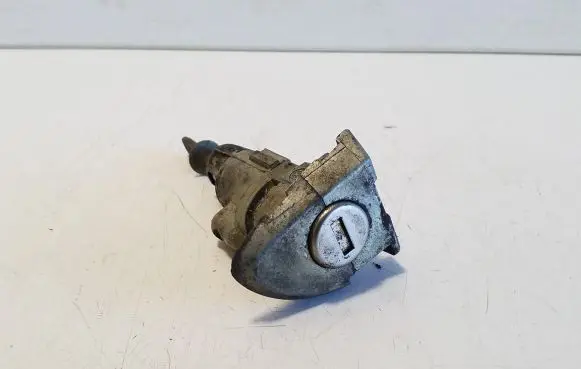 Volkswagen PASSAT B6 Front door lock (next to the handle) 3C0837157 3C0837158