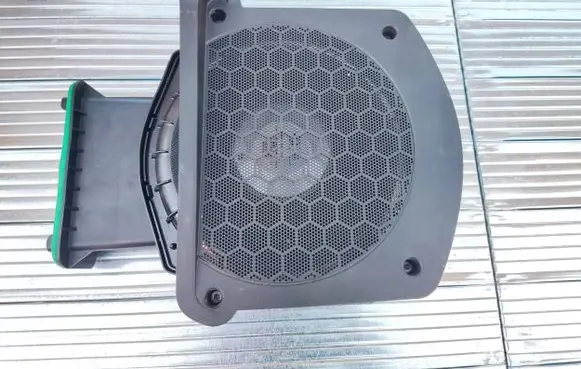 BMW X4 G02 Subwoofer speaker 6811926 18353410 6826949