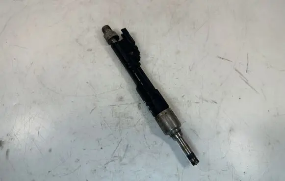 BMW 7 F01 F02 F03 F04 Fuel injector 7599876 13647599876 0261500136