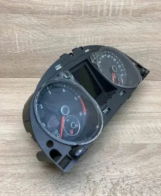 Volkswagen PASSAT B7 Speedometer (instrument cluster) 3AA920970E RHD