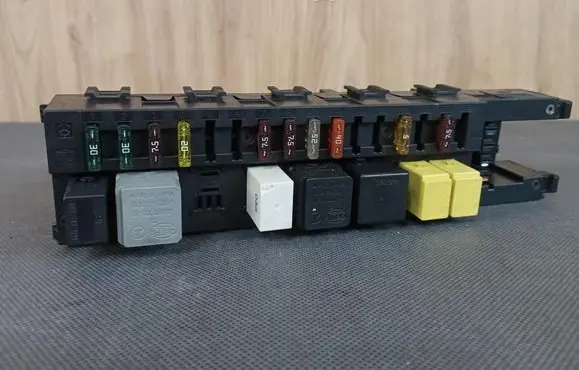 Mercedes-Benz CLK A209 C209 Central body control module 2035453801 A2035453801