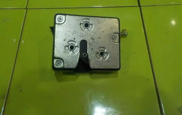 KIA Carnival Tailgate exterior lock RP168