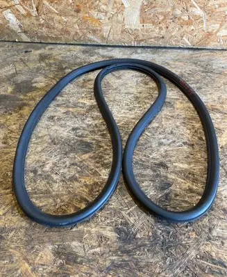 Opel Astra K Front door rubber seal 39179848