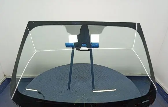 Ford Mondeo MK I Front windscreen/windshield window 