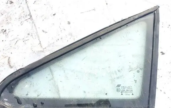 Volkswagen Sharan Front triangle window/glass 