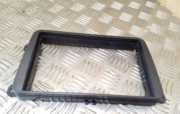 Volkswagen Golf V Radio/GPS head unit trim 