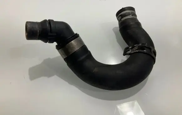 Mercedes-Benz E W211 Engine coolant pipe/hose