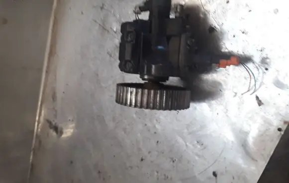 Peugeot 607 Fuel injection high pressure pump