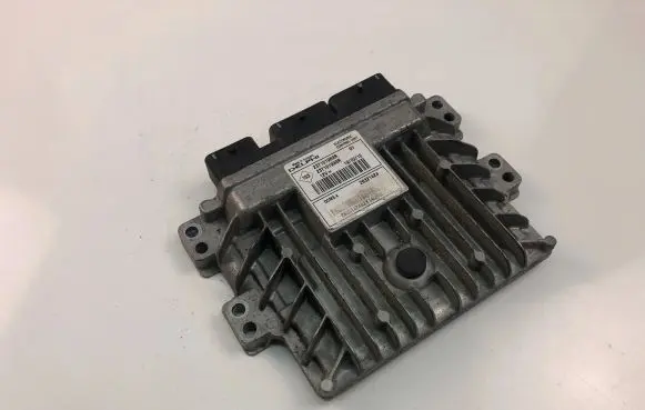 Renault Clio III Engine control unit/module ECU 237101989R 237101990R