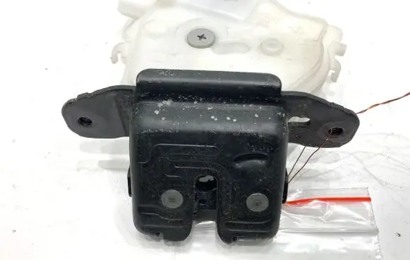 Toyota Yaris Tailgate exterior lock 
