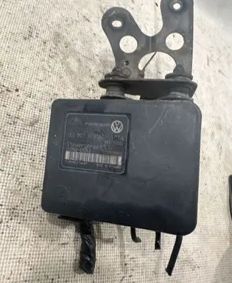 Volkswagen Touran I ABS Pump 1K0907379AC 10096003593