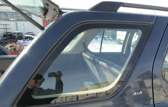 Opel Frontera B Rear side window 