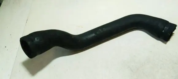 Volvo V70 Engine coolant pipe/hose