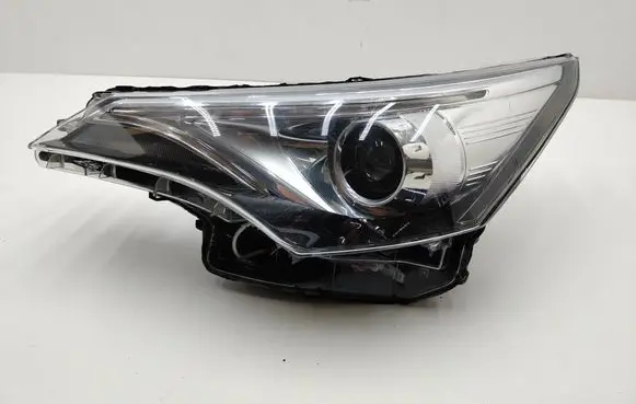 Toyota Avensis T270 Headlight/headlamp 0547