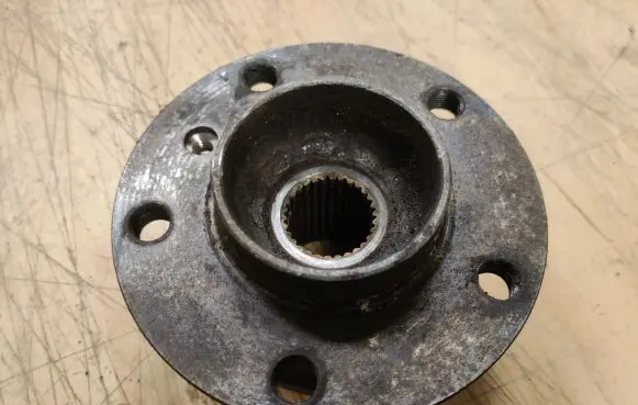 Rear wheel hub