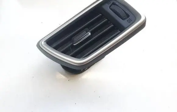 Nissan Qashqai Dashboard side air vent grill/cover trim 687604EA0A