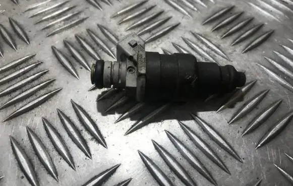 Volvo S40, V40 Fuel injector 9179379