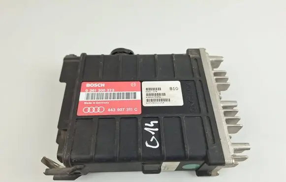 Volkswagen PASSAT B5 Engine control unit/module 443907311C 0261200273