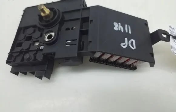 Mercedes-Benz CLS C219 Fuse module A2119820302