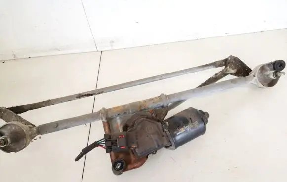 Chrysler PT Cruiser Front wiper linkage and motor
