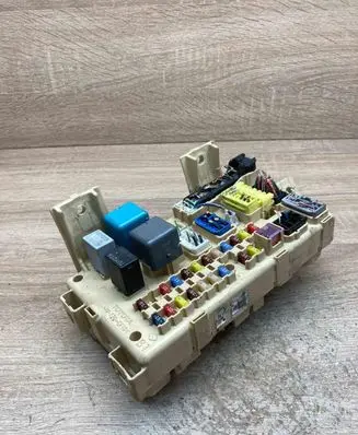 Toyota Avensis T250 Fuse module 82641CA030F 1340572157