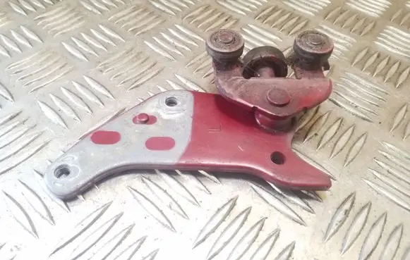 Toyota Previa (XR30, XR40) II Sliding door lower roller guide/hinge 