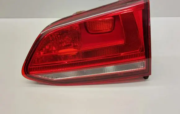 Tailgate rear/tail lights