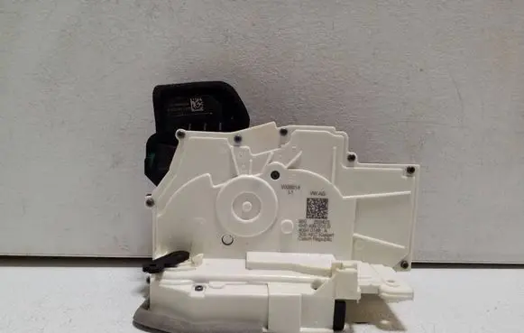 Porsche Taycan 9J1 Rear door lock 4N0839016B