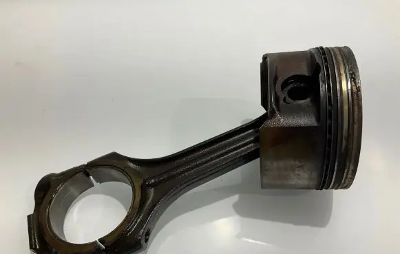 Mercedes-Benz E W211 Piston with connecting rod