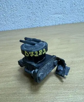 Mercedes-Benz C W202 Engine mount vacuum valve 0005450327 D7282