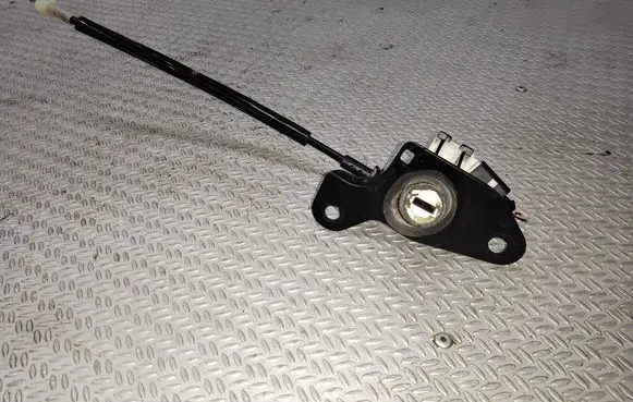 Volkswagen Jetta V Tailgate exterior lock 1T0827573