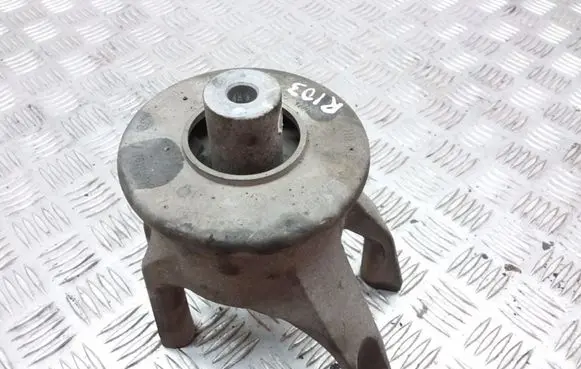 Volkswagen Transporter - Caravelle T5 Engine mount bracket 7H0199849AT