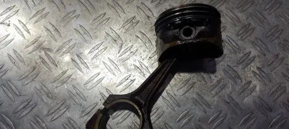 Opel Astra G Piston with connecting rod